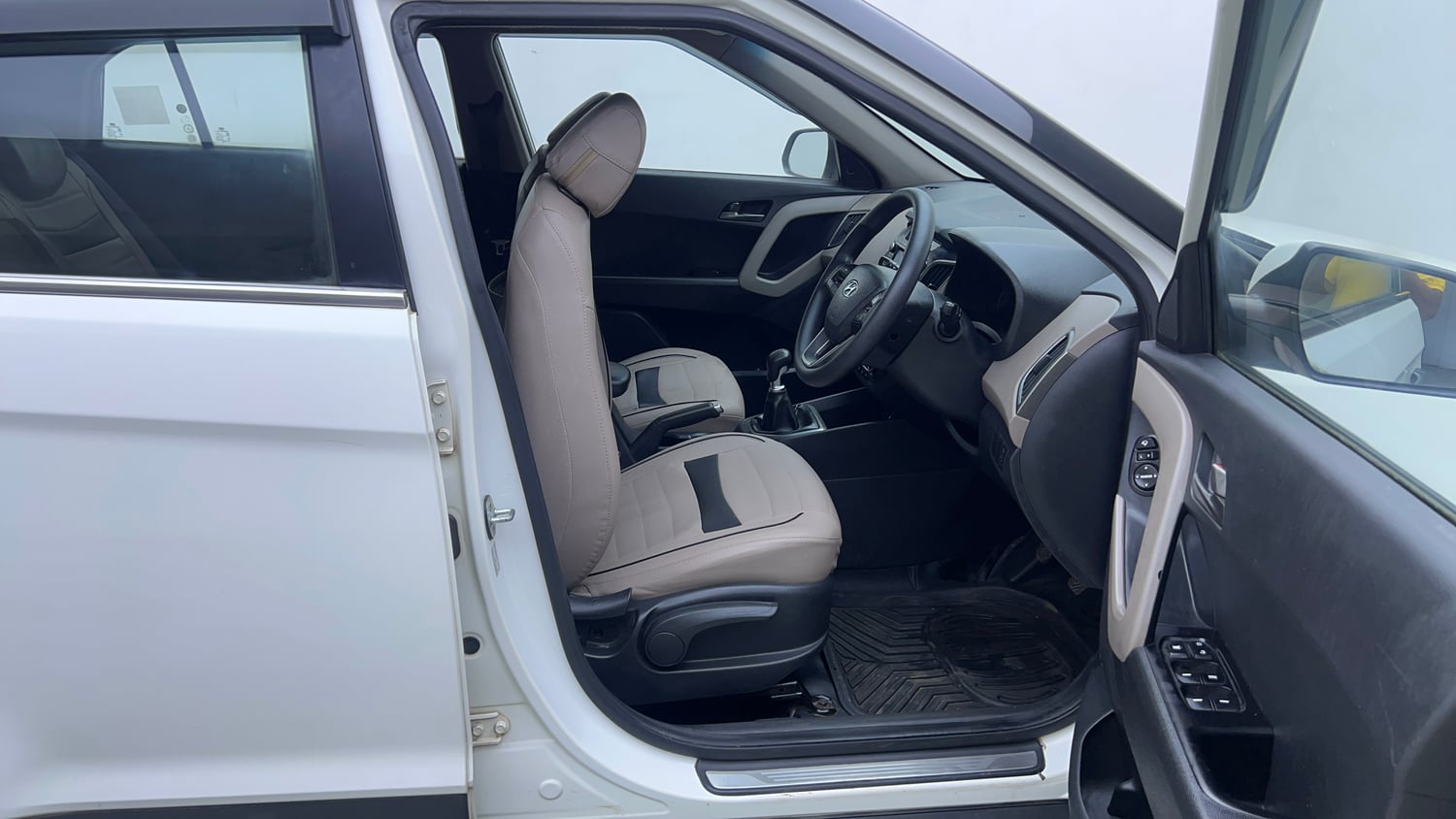 Used 2016 Hyundai Creta 1.6 SX Plus Petrol Petrol Manual interior RIGHT SIDE FRONT DOOR CABIN VIEW