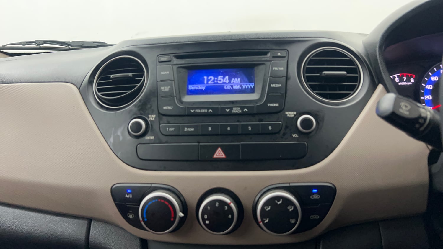 Used 2016 Hyundai Xcent SX 1.2 Petrol Manual interior MUSIC SYSTEM & AC CONTROL VIEW