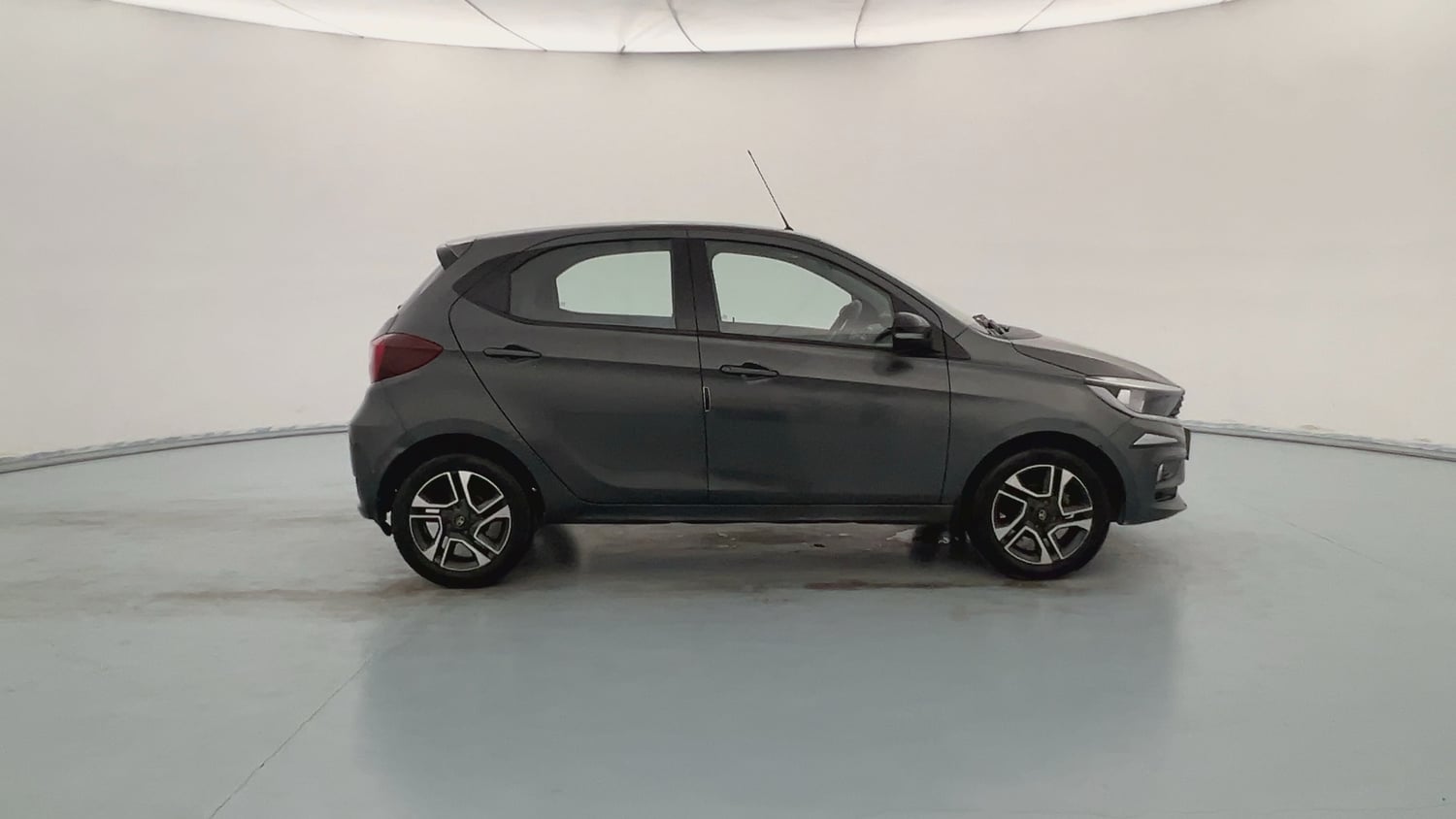 Used 2020 Tata Tiago XZ Plus Petrol Manual exterior RIGHT SIDE VIEW