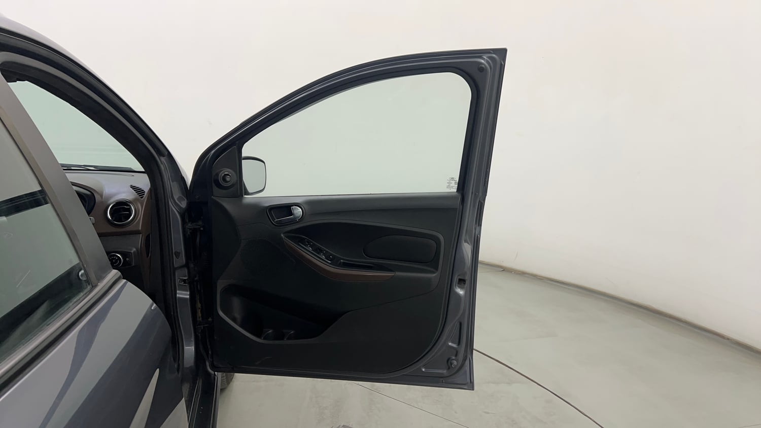 Used 2018 Ford Freestyle Titanium Plus 1.2 Ti-VCT Petrol Manual interior RIGHT FRONT DOOR OPEN VIEW