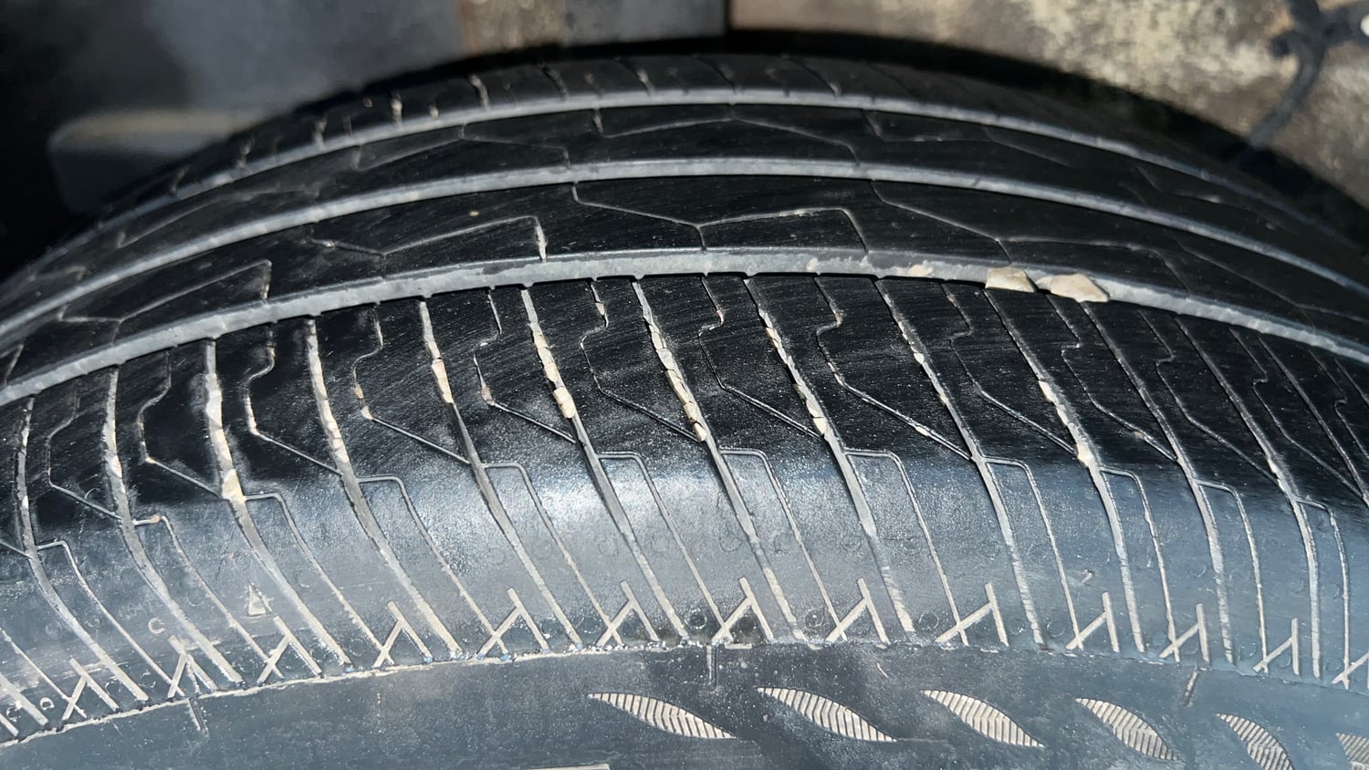 Used 2025 Tata Punch Adventure Plus AMT Petrol Automatic tyres RIGHT REAR TYRE TREAD VIEW