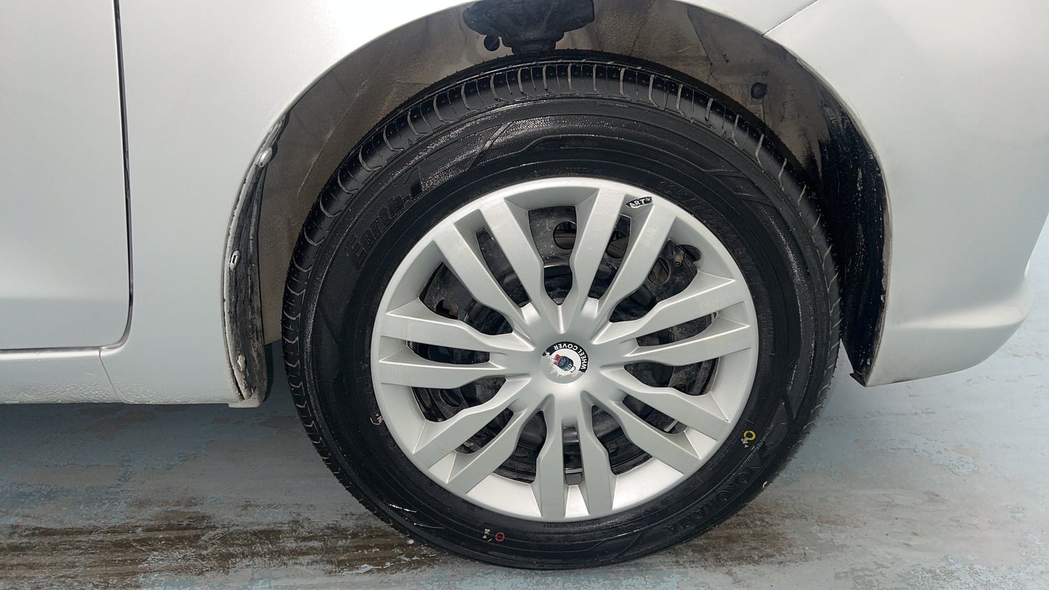 Used 2020 Maruti Suzuki Celerio VXi AMT Petrol Automatic tyres RIGHT FRONT TYRE RIM VIEW