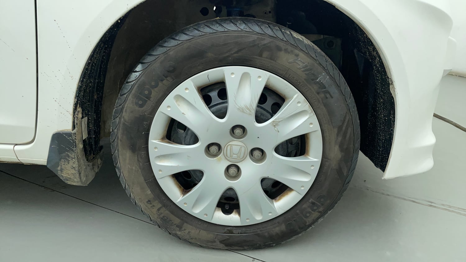 Used 2014 Honda Amaze 1.2 S i-VTEC Petrol Manual tyres RIGHT FRONT TYRE RIM VIEW