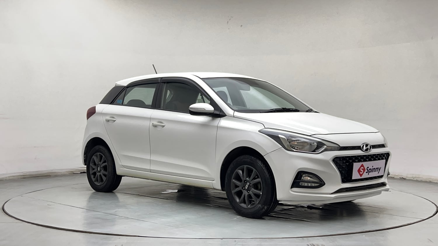 Used 2020 Hyundai Elite i20 Sportz Plus 1.2 Petrol Manual exterior RIGHT FRONT CORNER VIEW