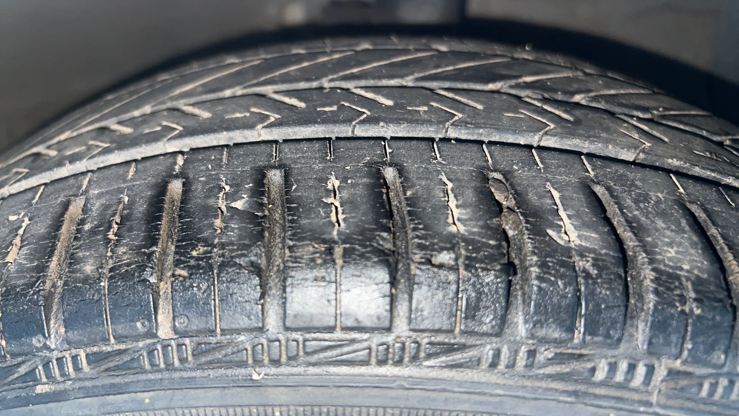 Used 2019 Hyundai Grand i10 Sportz AT 1.2 Kappa VTVT Petrol Automatic tyres RIGHT FRONT TYRE TREAD VIEW