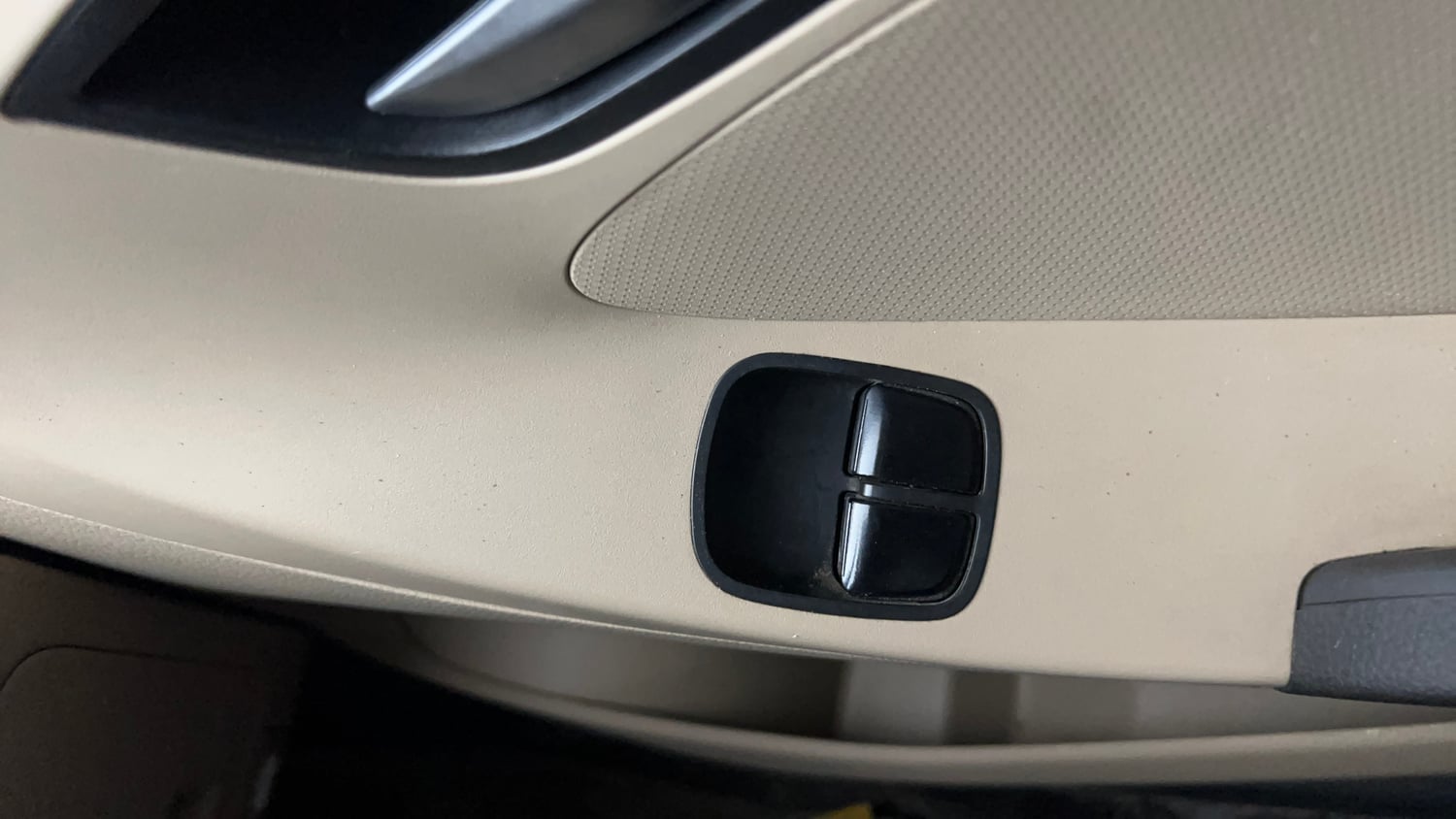 Used 2017 Hyundai Eon Sportz Petrol Manual top_features Power windows
