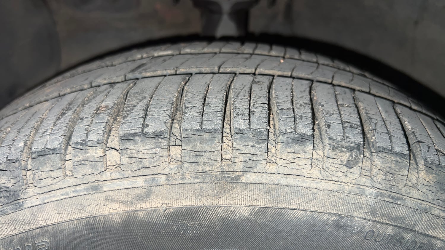Used 2016 Hyundai Xcent SX 1.2 Petrol Manual tyres LEFT FRONT TYRE TREAD VIEW