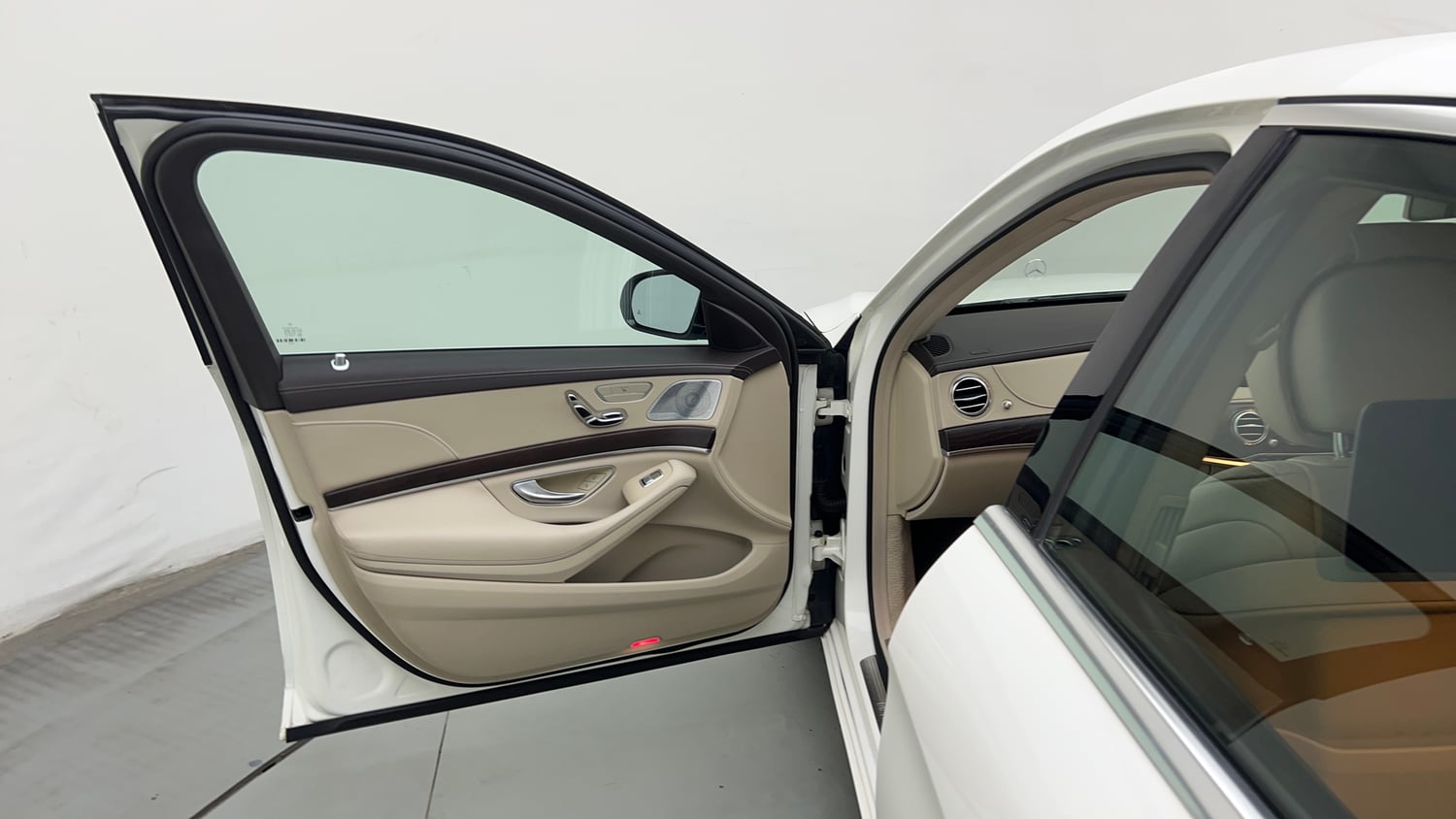 Used 2020 Mercedes-Benz S-Class (W222) S 350D Diesel Automatic interior LEFT FRONT DOOR OPEN VIEW