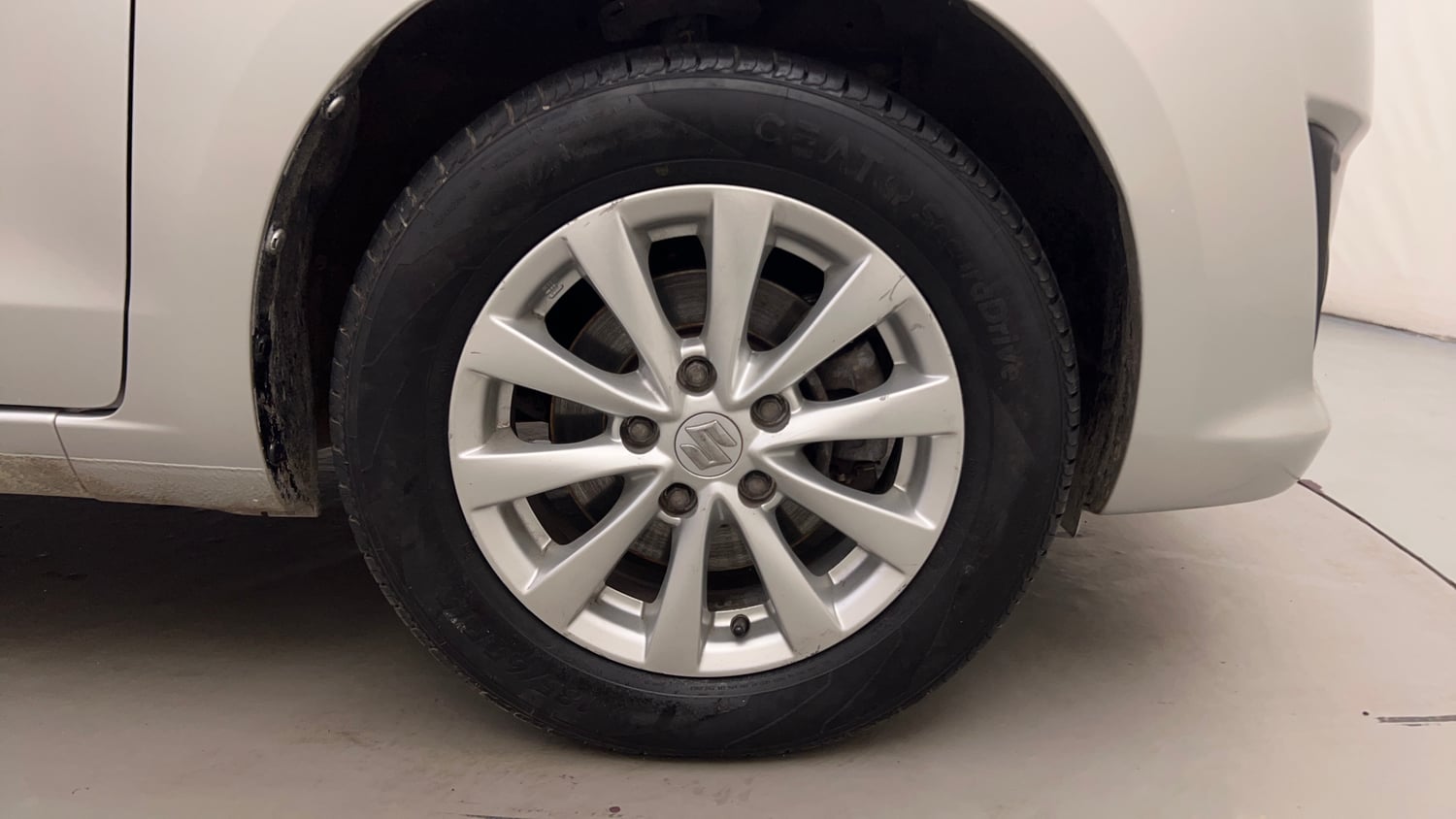 Used 2015 Maruti Suzuki Ertiga ZXi Petrol Manual tyres RIGHT FRONT TYRE RIM VIEW