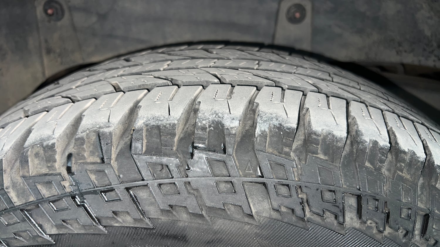 Used 2017 Mahindra TUV300 T8 mHAWK100 Dual Tone Diesel Manual tyres RIGHT REAR TYRE TREAD VIEW