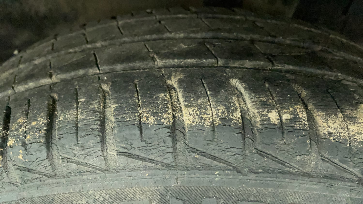 Used 2021 Renault Kwid RXT 1.0 Opt Petrol Manual tyres LEFT REAR TYRE TREAD VIEW