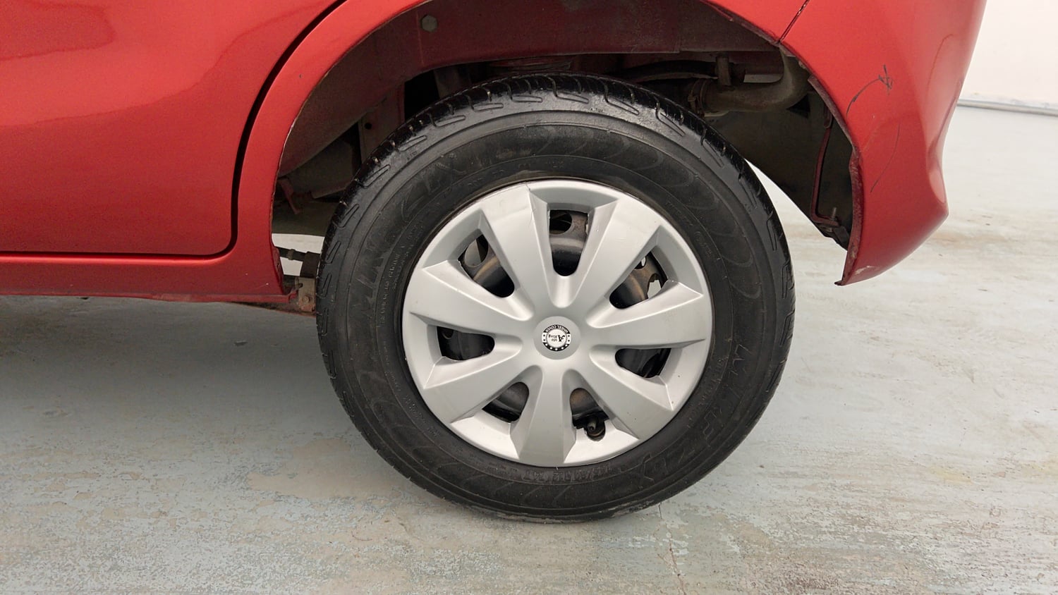 Used 2017 Maruti Suzuki Alto 800 VXi Petrol Manual tyres LEFT REAR TYRE RIM VIEW