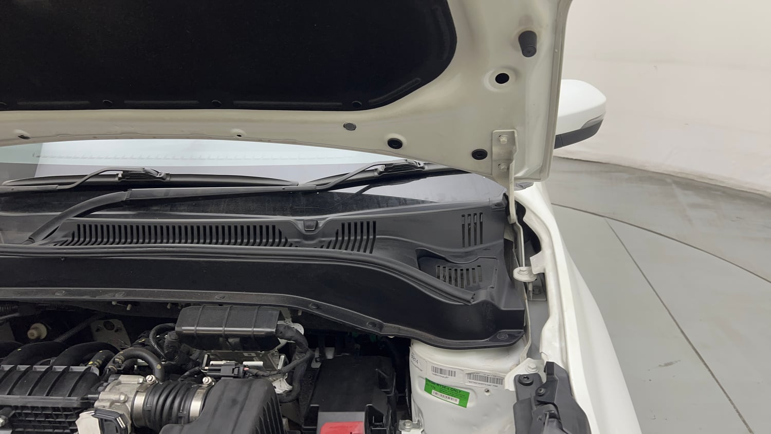 Used 2025 Tata Punch Adventure Plus AMT Petrol Automatic engine ENGINE LEFT SIDE HINGE & APRON VIEW