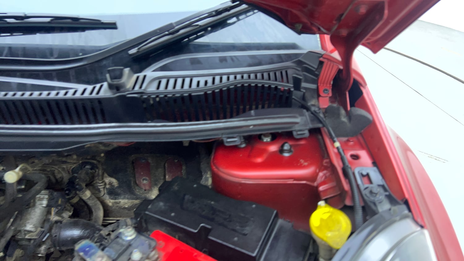 Used 2018 Tata Nexon XZ Plus Petrol Manual engine ENGINE LEFT SIDE HINGE & APRON VIEW