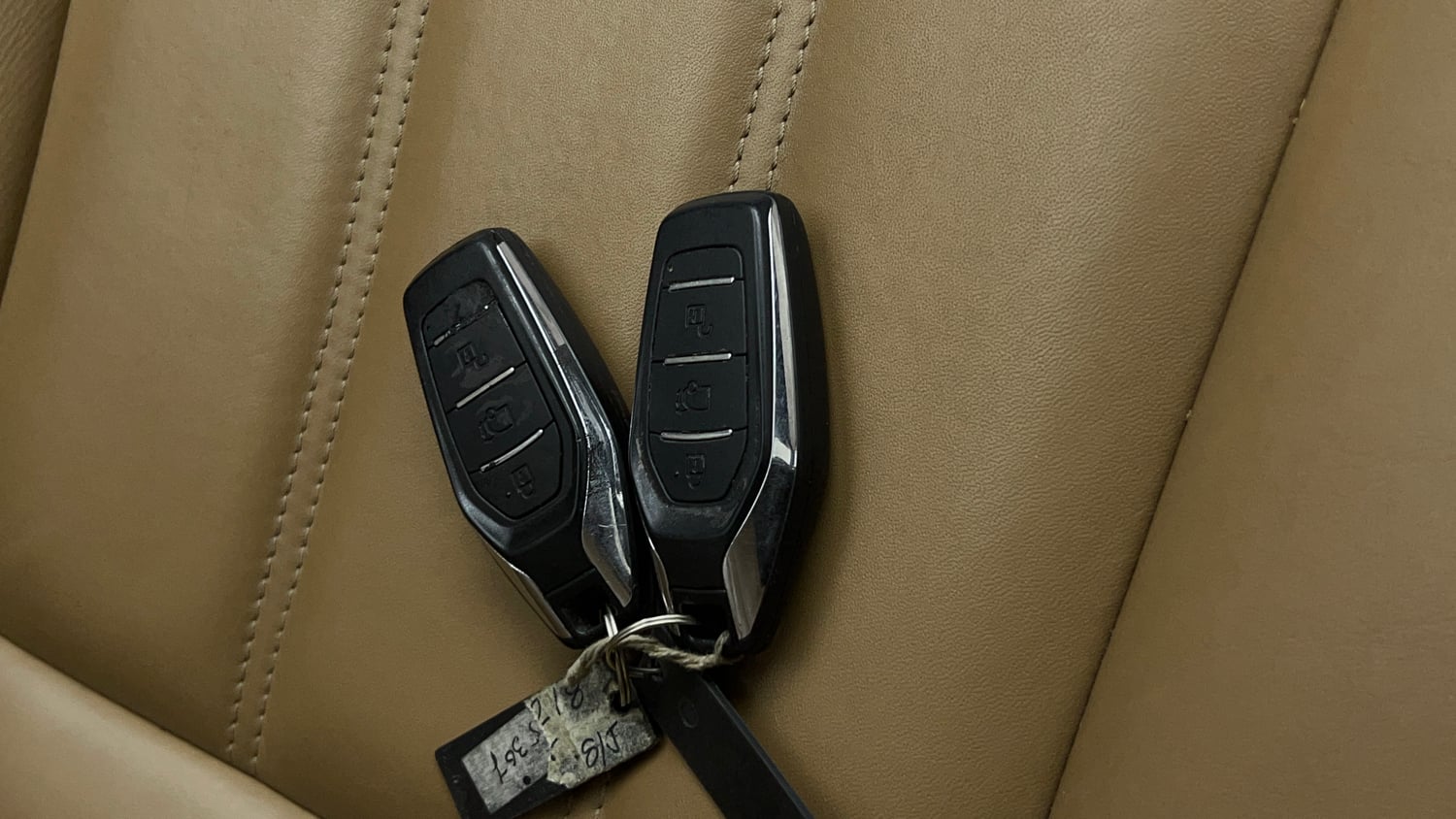 Used 2019 Mahindra XUV500 W11 AT Diesel Automatic extra CAR KEY VIEW