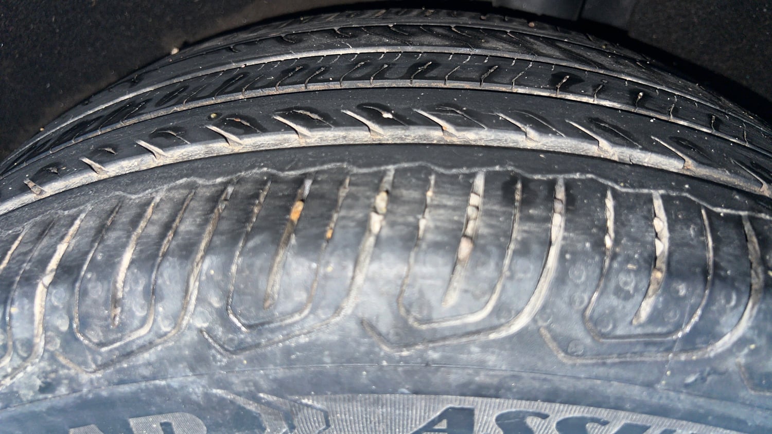 Used 2017 Maruti Suzuki Baleno Zeta 1.2 Petrol Manual tyres LEFT REAR TYRE TREAD VIEW