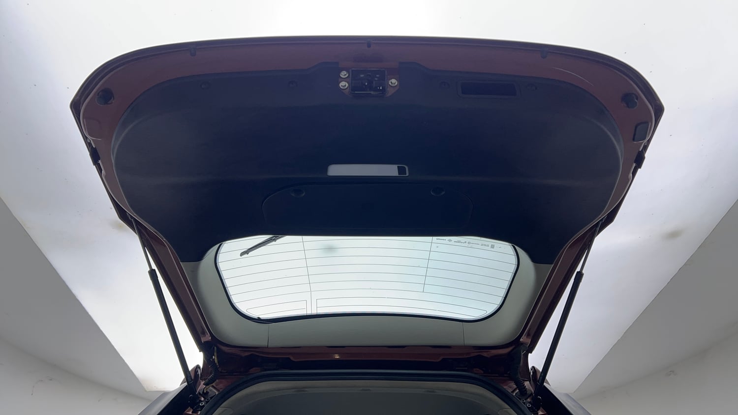 Used 2019 Mahindra XUV500 W11 AT Diesel Automatic interior DICKY DOOR OPEN VIEW