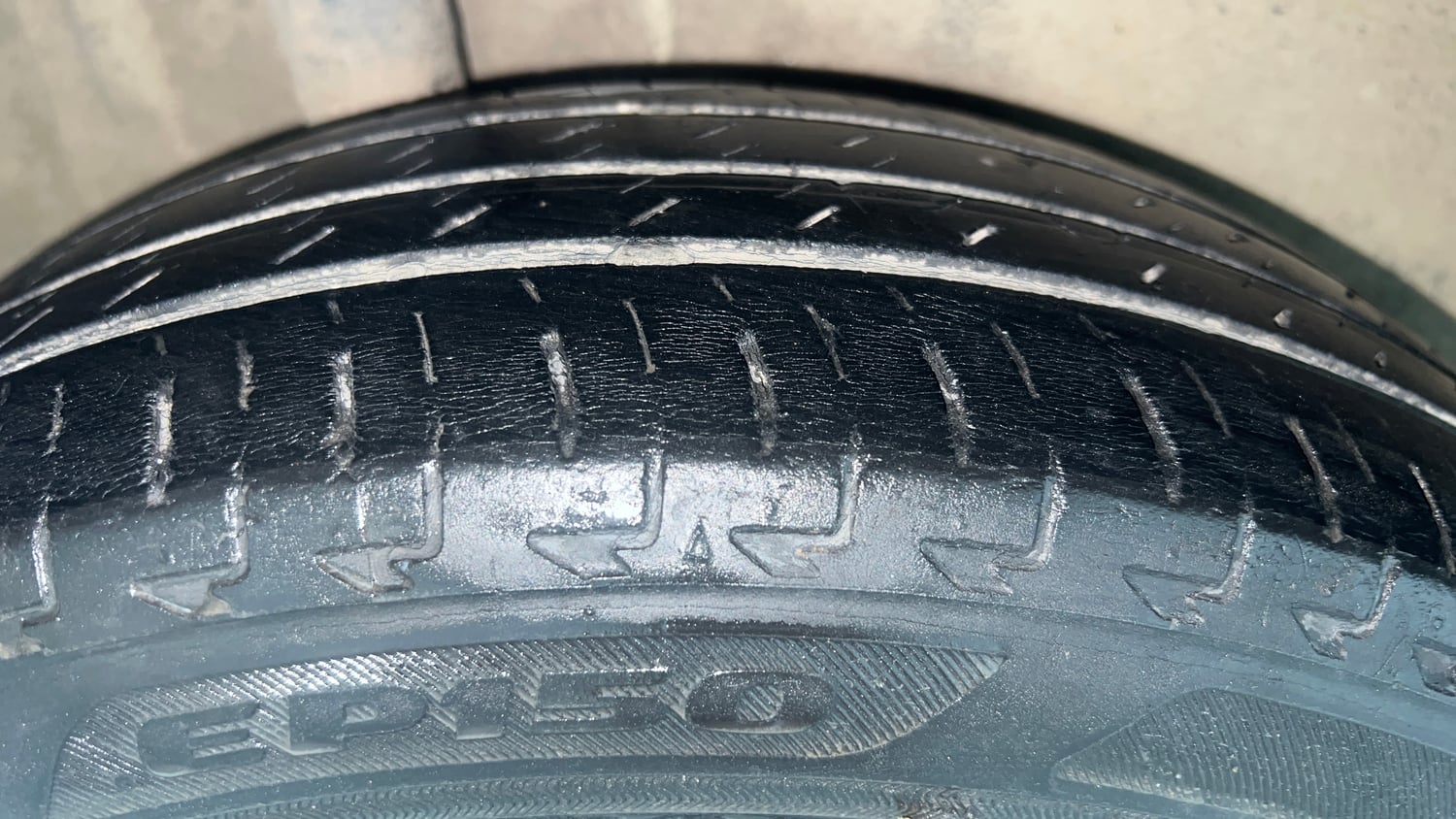 Used 2019 Maruti Suzuki Ignis Alpha 1.2 AMT Petrol Automatic tyres RIGHT REAR TYRE TREAD VIEW