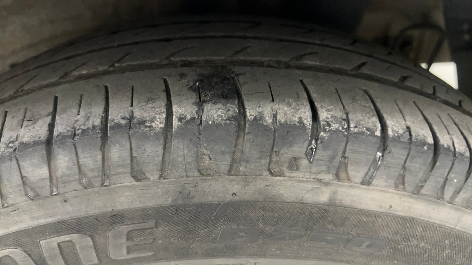 Used 2018 Hyundai Grand i10 Magna AT 1.2 Kappa VTVT Petrol Automatic tyres LEFT REAR TYRE TREAD VIEW