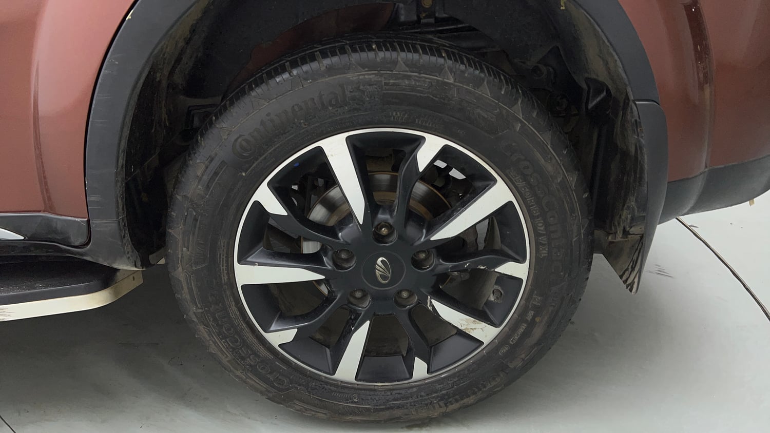 Used 2019 Mahindra XUV500 W11 AT Diesel Automatic tyres LEFT REAR TYRE RIM VIEW