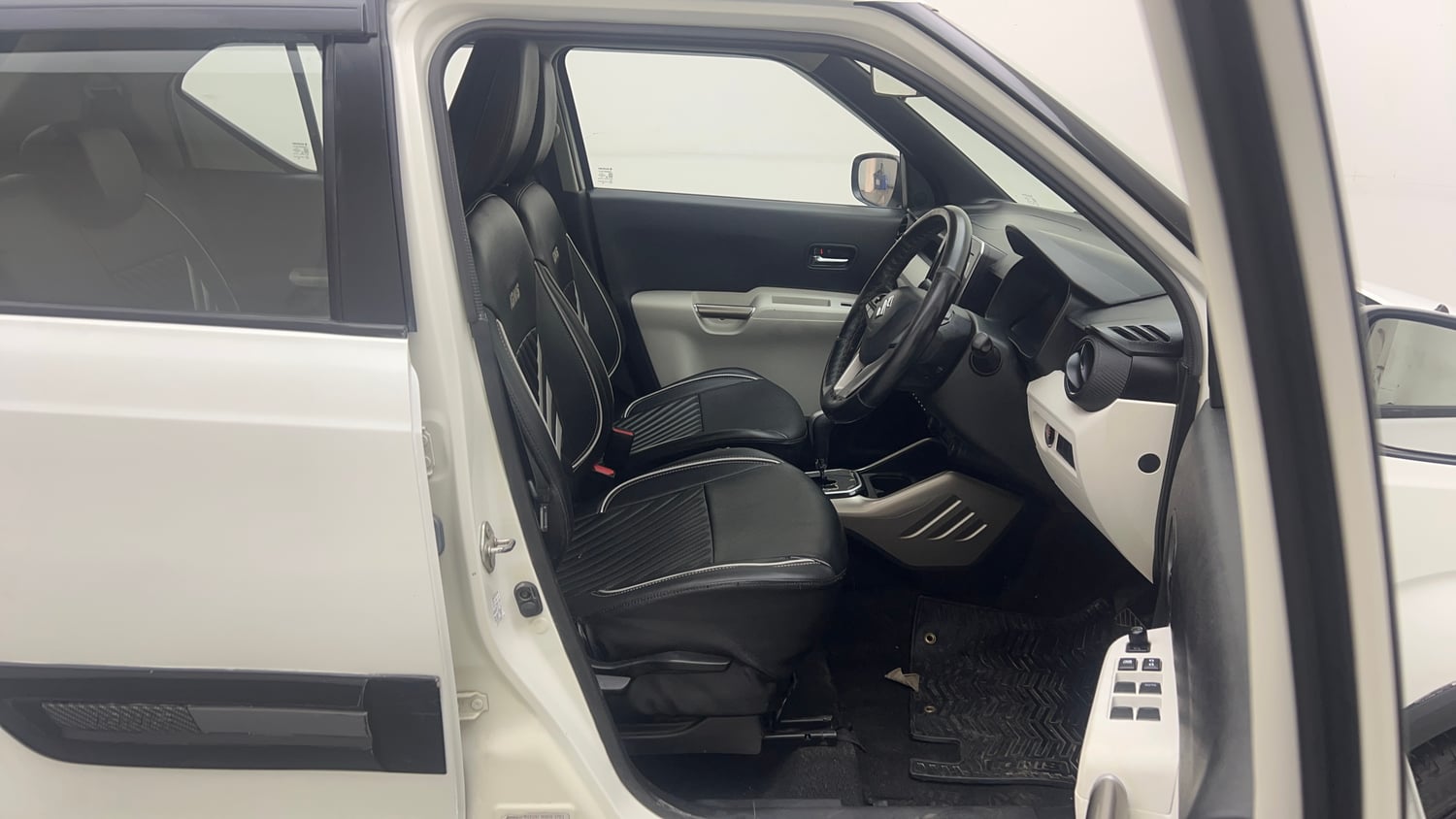 Used 2019 Maruti Suzuki Ignis Alpha 1.2 AMT Petrol Automatic interior RIGHT SIDE FRONT DOOR CABIN VIEW