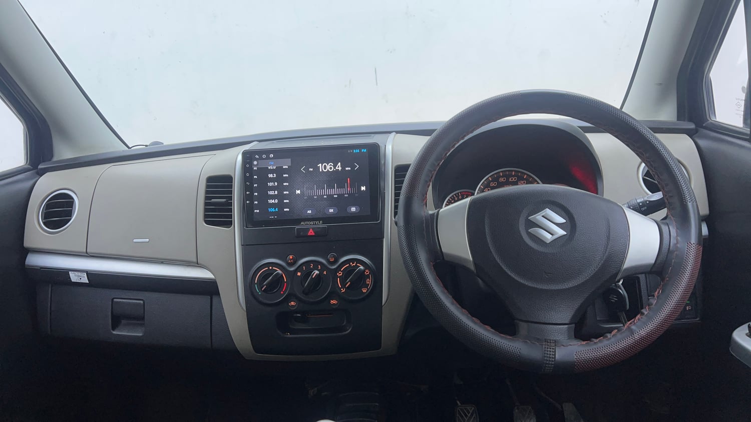 Used 2015 Maruti Suzuki Wagon R VXI Petrol Manual interior DASHBOARD VIEW