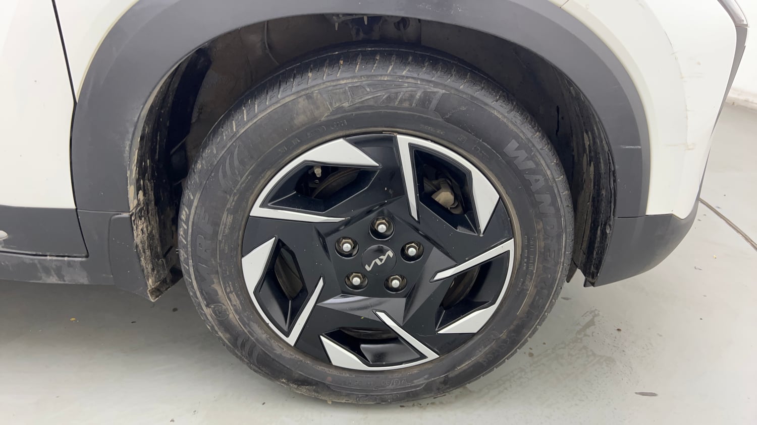 Used 2024 Kia Sonet HTX 1.0 Turbo Petrol DCT Petrol Automatic tyres RIGHT FRONT TYRE RIM VIEW