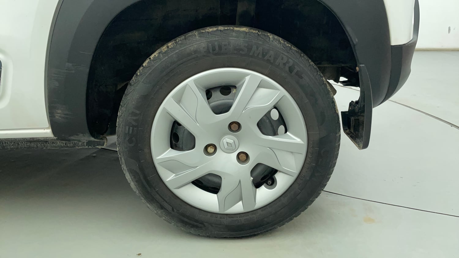 Used 2021 Renault Kwid RXT 1.0 Opt Petrol Manual tyres LEFT REAR TYRE RIM VIEW