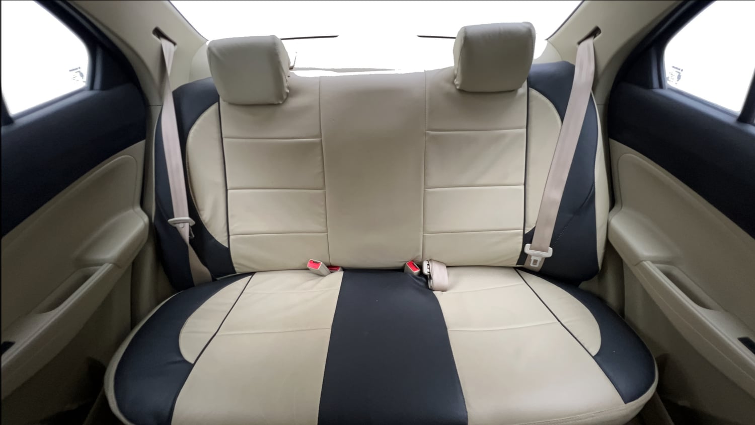 Used 2022 Maruti Suzuki Dzire VXi Petrol Manual interior REAR SEAT CONDITION VIEW