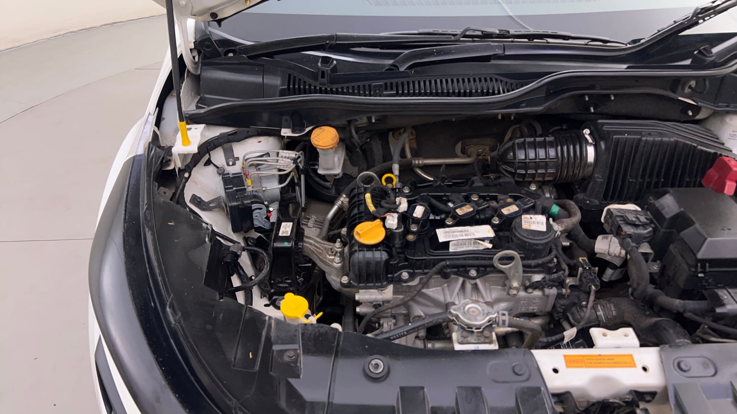 Used 2022 Tata Altroz XM Plus Petrol Petrol Manual engine ENGINE RIGHT SIDE HINGE & APRON VIEW