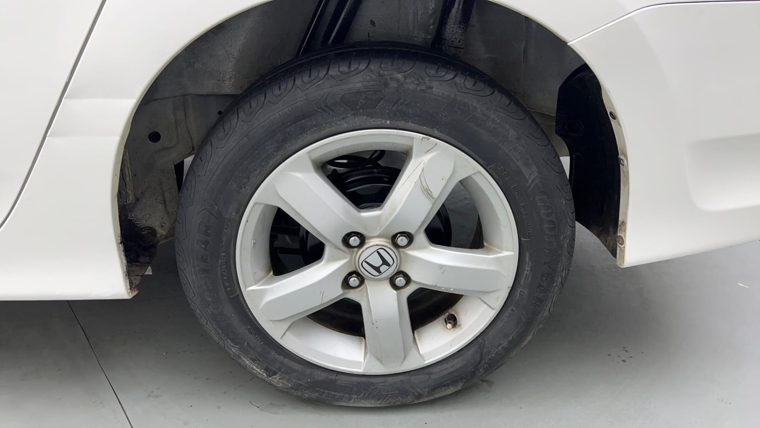 Used 2013 Honda City 1.5 S MT Petrol Manual tyres LEFT REAR TYRE RIM VIEW