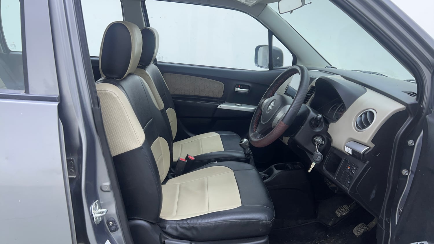 Used 2015 Maruti Suzuki Wagon R VXI Petrol Manual interior RIGHT SIDE FRONT DOOR CABIN VIEW