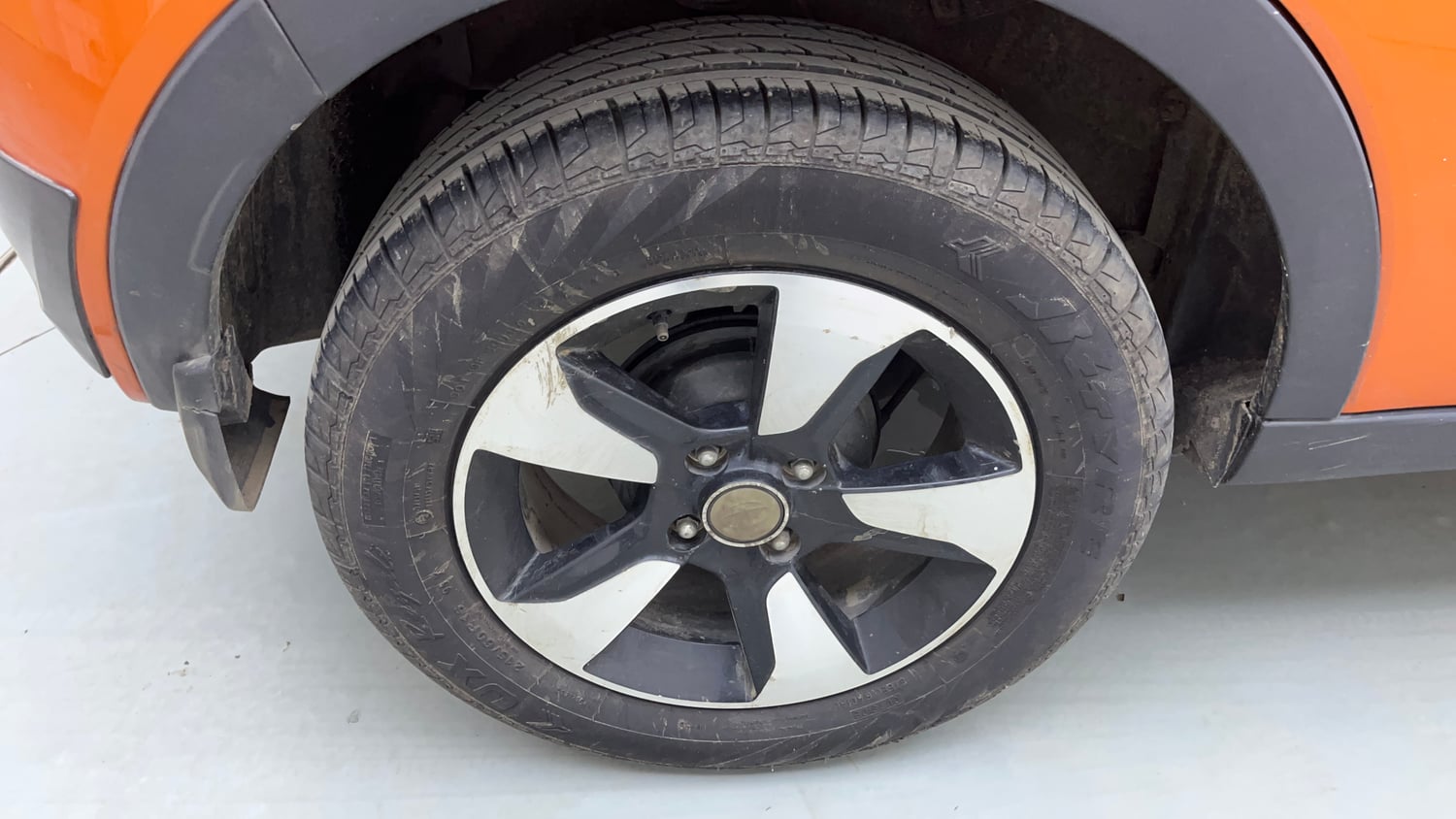 Used 2018 Tata Nexon XZA Plus Diesel Dual Tone Diesel Automatic tyres RIGHT REAR TYRE RIM VIEW