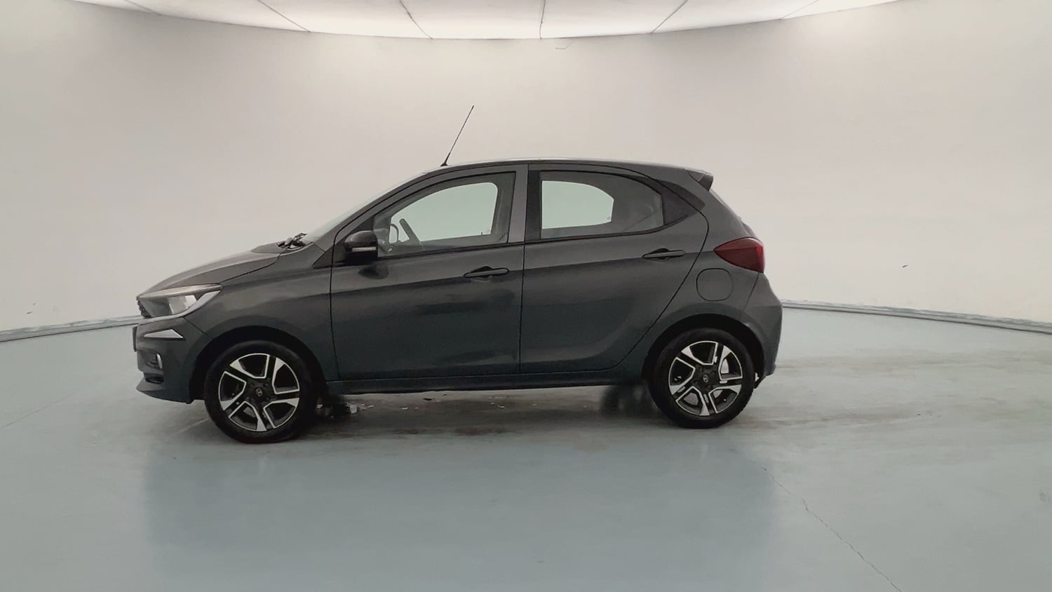 Used 2020 Tata Tiago XZ Plus Petrol Manual exterior LEFT SIDE VIEW