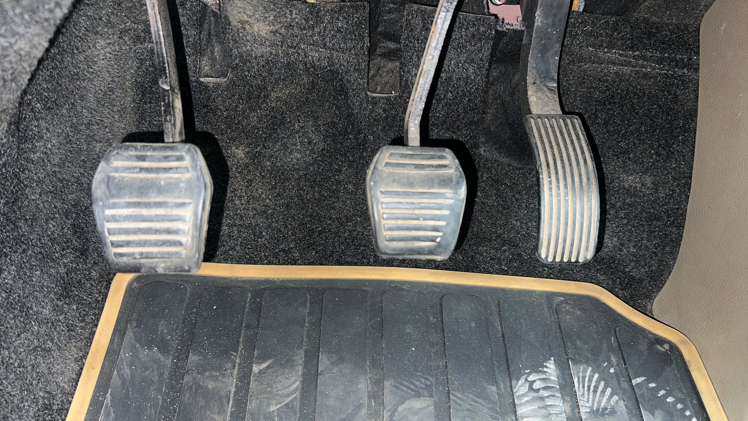 Used 2017 Mahindra TUV300 T8 mHAWK100 Dual Tone Diesel Manual interior PEDALS VIEW