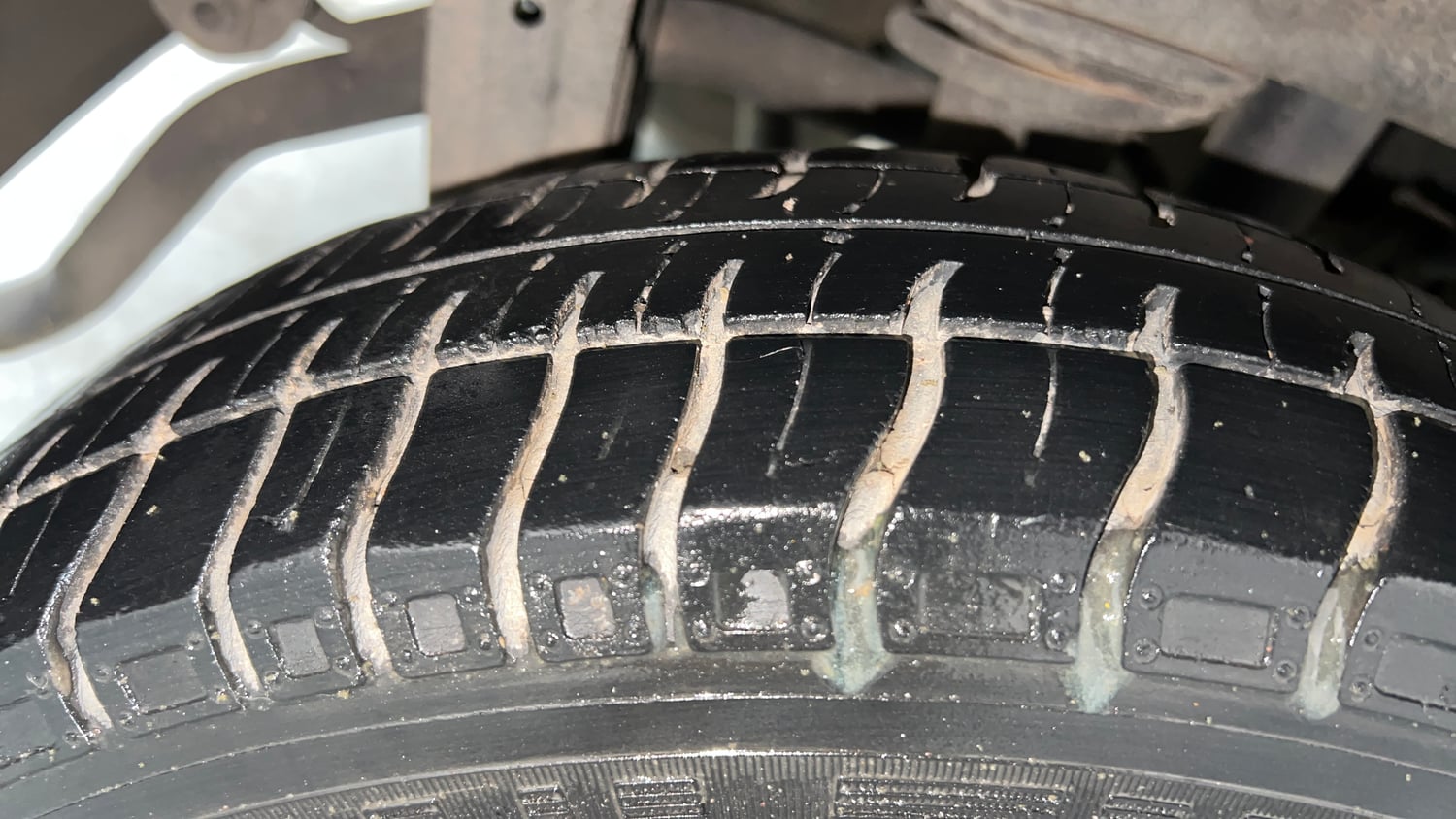 Used 2015 Maruti Suzuki Alto 800 Vxi Petrol Manual tyres RIGHT REAR TYRE TREAD VIEW