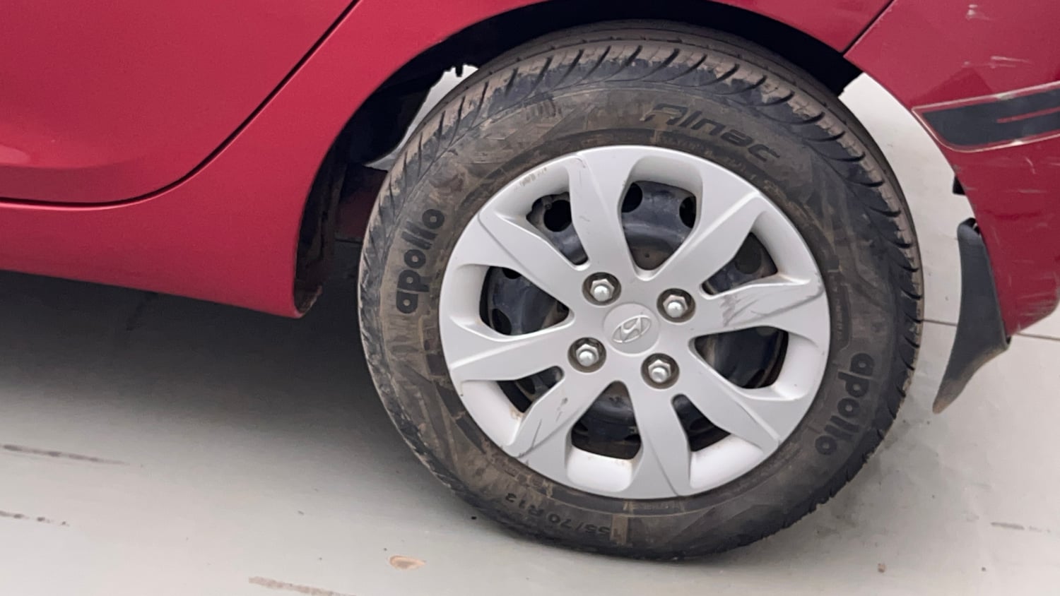 Used 2017 Hyundai Eon Sportz Petrol Manual tyres LEFT REAR TYRE RIM VIEW
