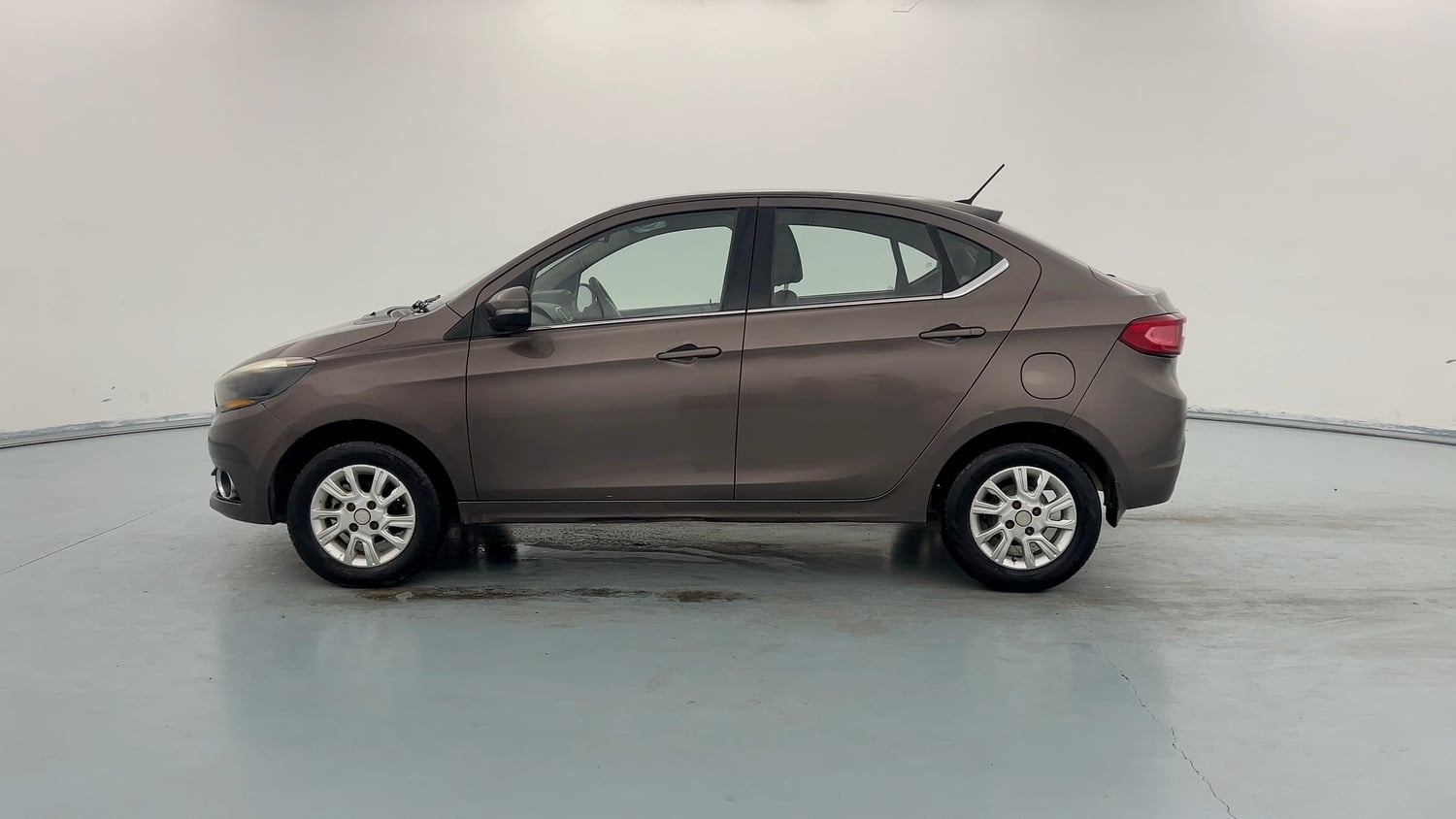 Used 2018 Tata Tigor Revotorq XZ (O) Diesel Manual exterior LEFT SIDE VIEW