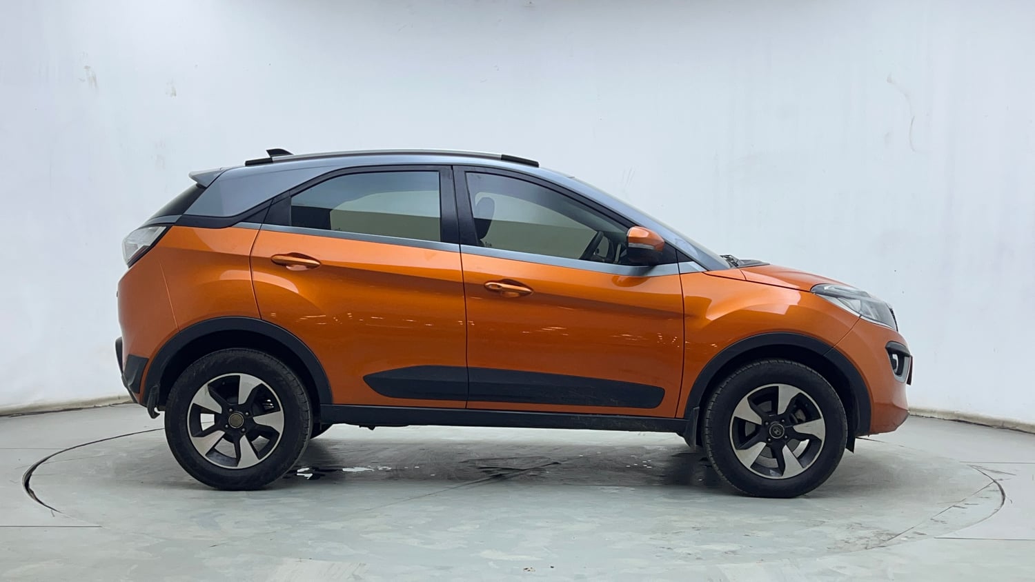 Used 2018 Tata Nexon XZA Plus Diesel Dual Tone Diesel Automatic exterior RIGHT SIDE VIEW