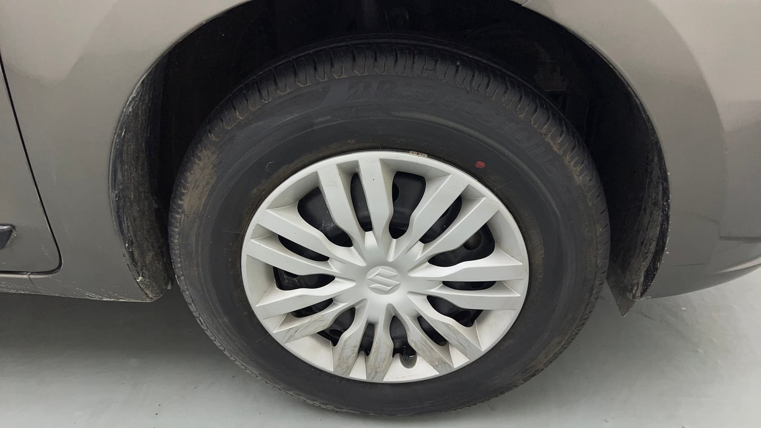 Used 2022 Maruti Suzuki Dzire VXi Petrol Manual tyres RIGHT FRONT TYRE RIM VIEW