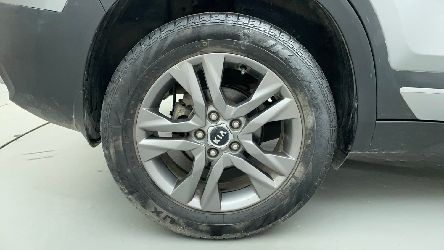 Used 2019 Kia Seltos HTX 1.5 Diesel Diesel Manual tyres RIGHT REAR TYRE RIM VIEW