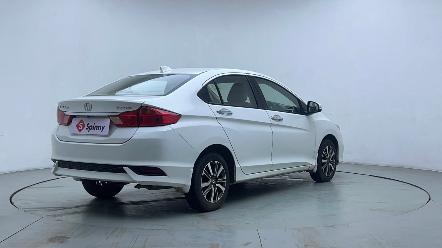 Used 2017 Honda City V CVT Petrol Petrol Automatic exterior RIGHT REAR CORNER VIEW