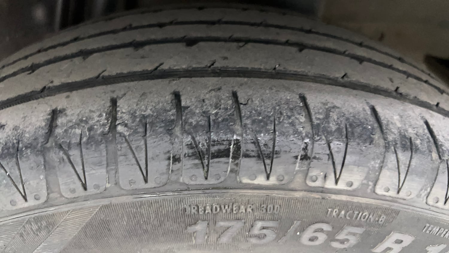 Used 2016 Honda Jazz VX Petrol+cng(outside fitted) Cng Manual tyres LEFT REAR TYRE TREAD VIEW