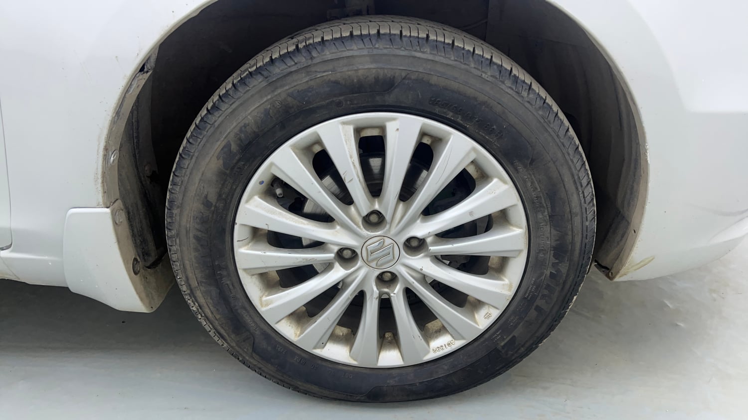 Used 2016 Maruti Suzuki Ciaz ZXi Petrol Manual tyres RIGHT FRONT TYRE RIM VIEW