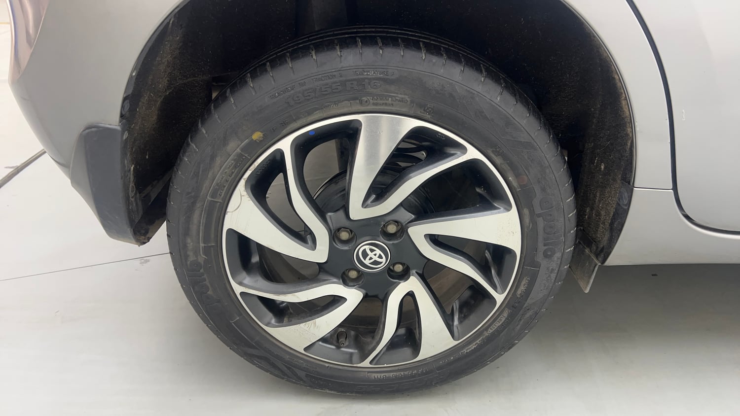Used 2020 Toyota Glanza V CVT Petrol Automatic tyres RIGHT REAR TYRE RIM VIEW