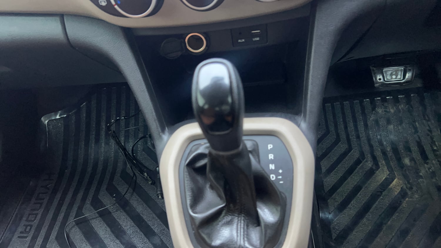 Used 2019 Hyundai Grand i10 Sportz AT 1.2 Kappa VTVT Petrol Automatic interior GEAR  KNOB VIEW