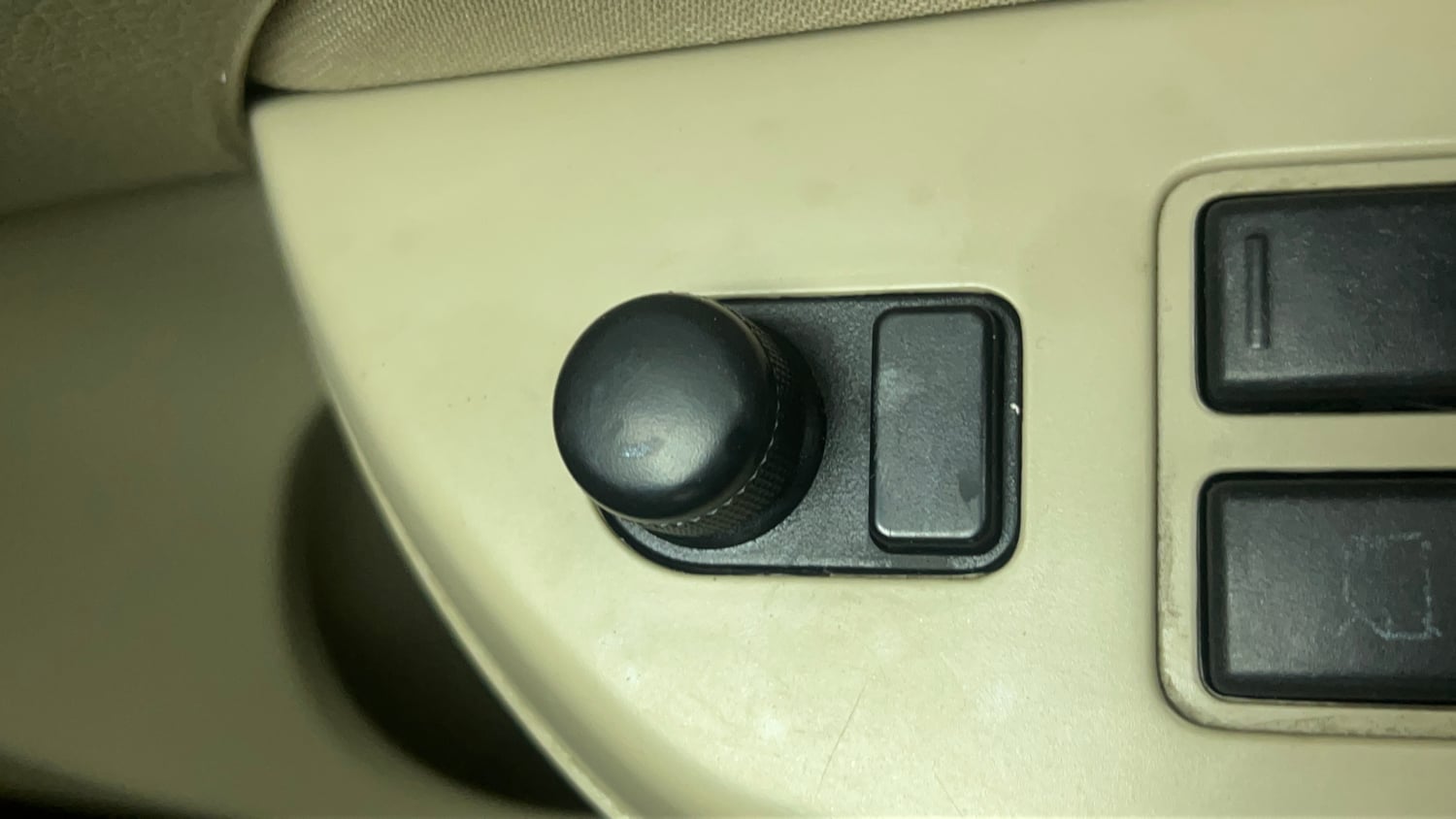Used 2015 Maruti Suzuki Swift Dzire VXI Petrol Manual top_features Adjustable ORVM