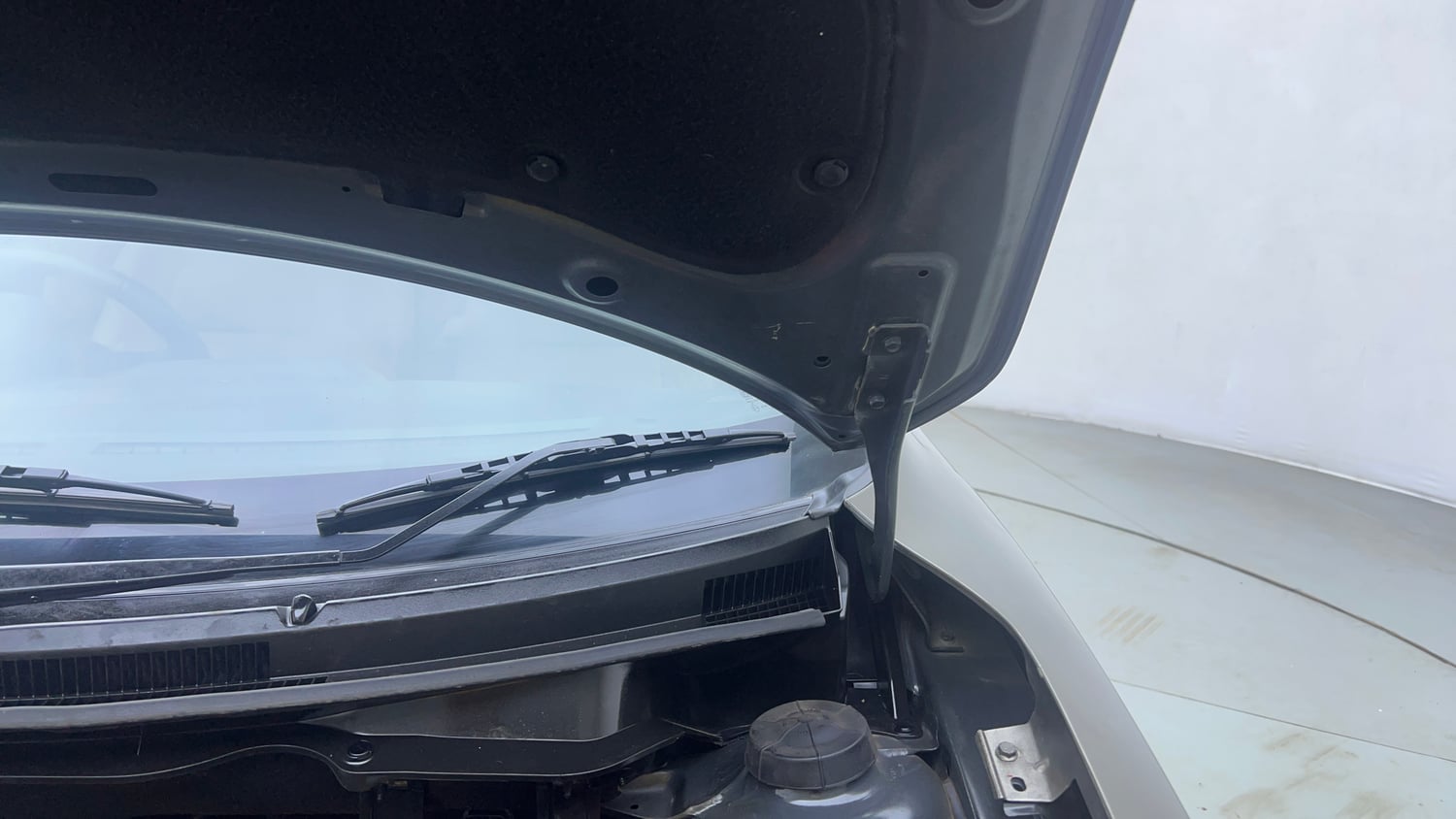 Used 2018 Maruti Suzuki Dzire ZXi Plus AMT Petrol Automatic engine ENGINE LEFT SIDE HINGE & APRON VIEW
