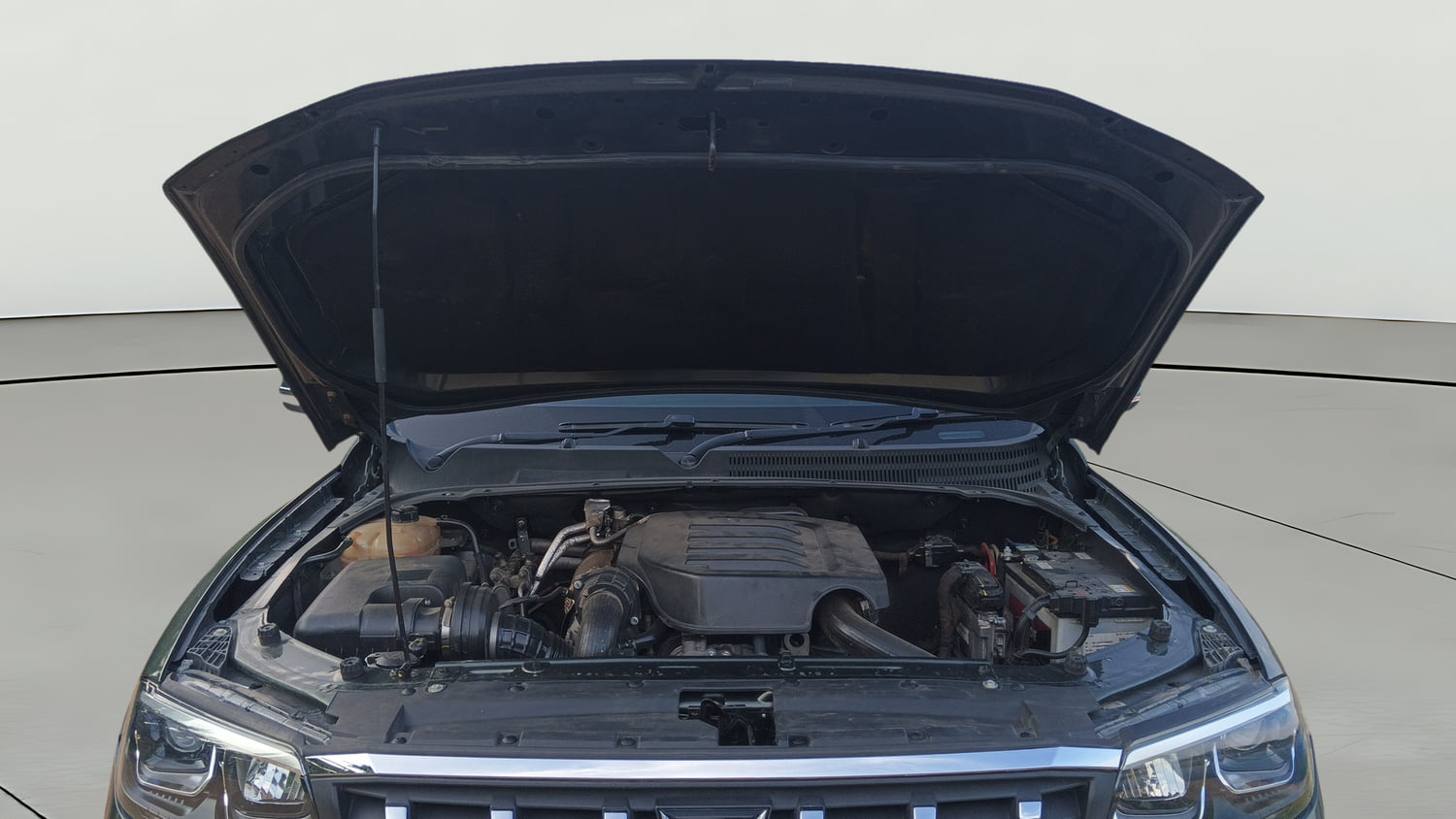 Used 2023 Mahindra Scorpio N Z8 L Diesel AT 4WD 7 STR Diesel Automatic engine ENGINE & BONNET OPEN FRONT VIEW