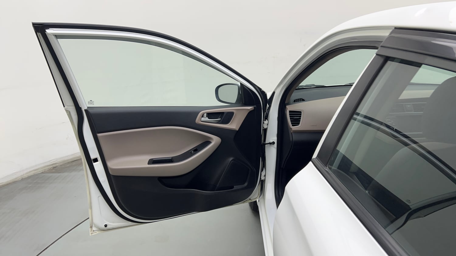 Used 2020 Hyundai Elite i20 Sportz Plus 1.2 Petrol Manual interior LEFT FRONT DOOR OPEN VIEW